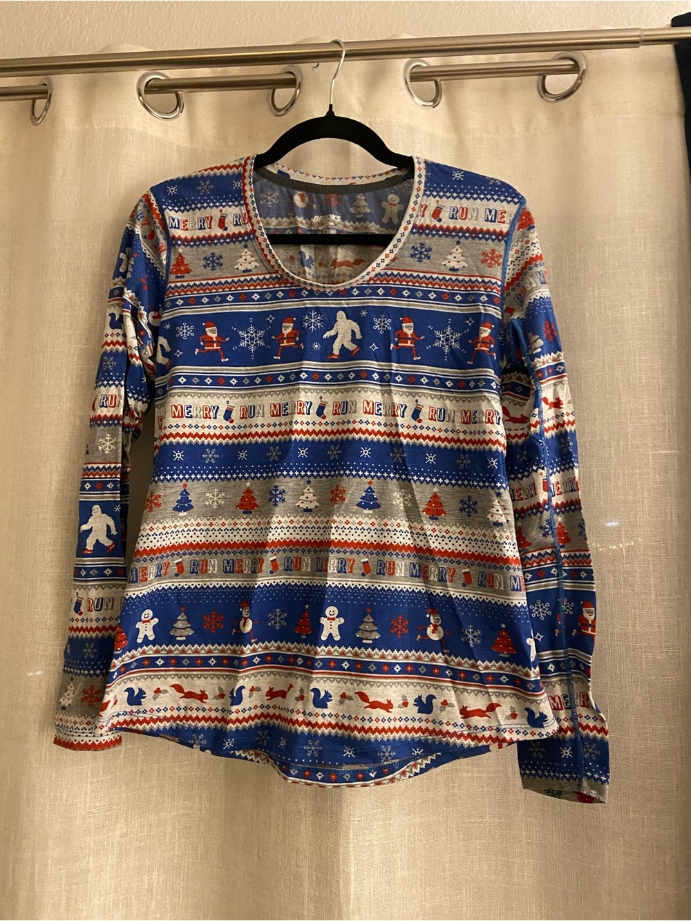 Brooks Size M Run Merry Longsleeve